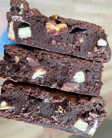Double Oreo & Twix Brownie Slice